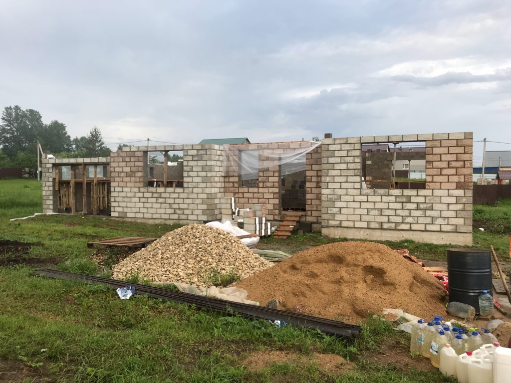 Дома из теплоблоков, достоинства и недостатки, особенности строительства.