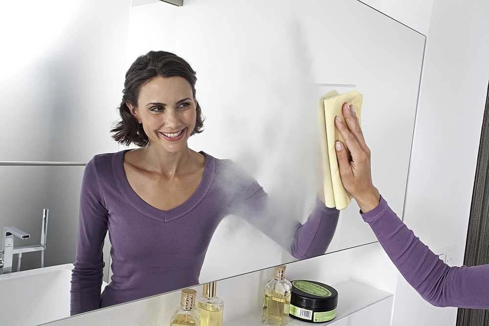 Как помыть зеркало без разводов в домашних условиях