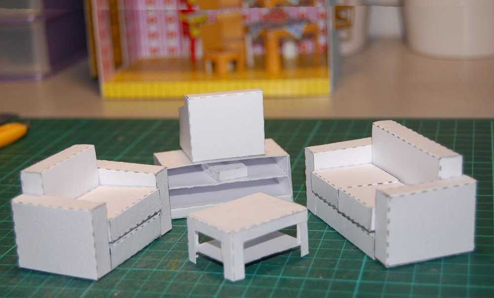 Делаем эконом мебель из картона: стол, полки для книг и обуви