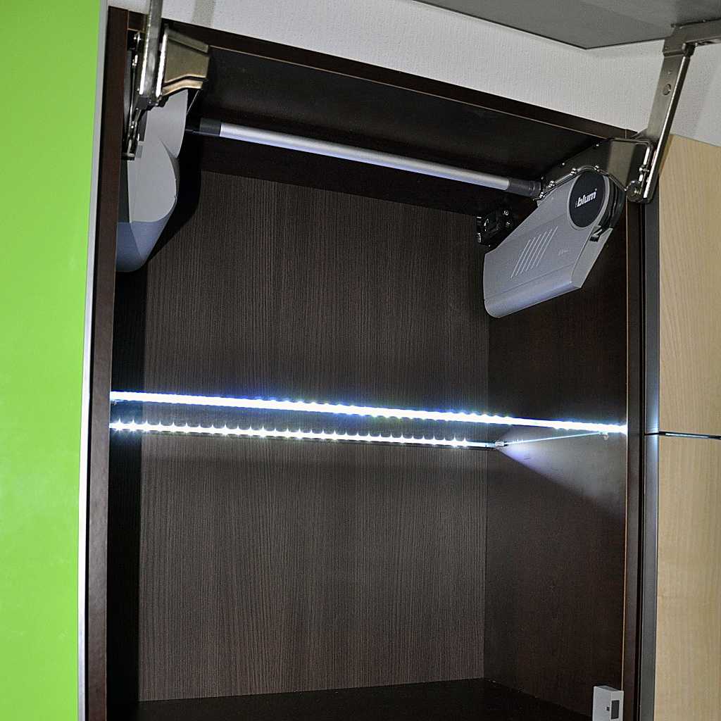 Делаем светодиодную подсветку в шкафу при открытии двери