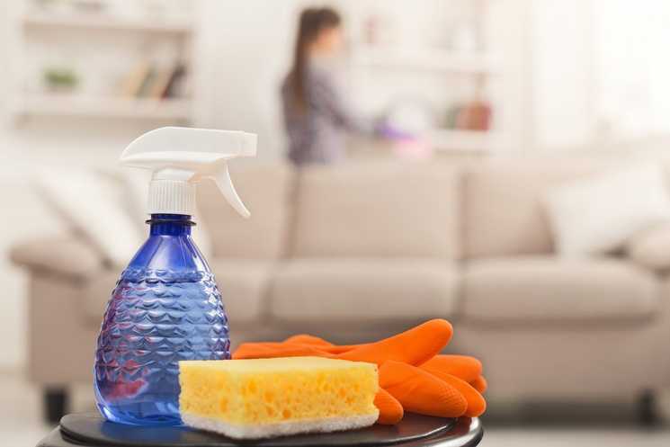 Как очистить диван от пятен в домашних условиях?