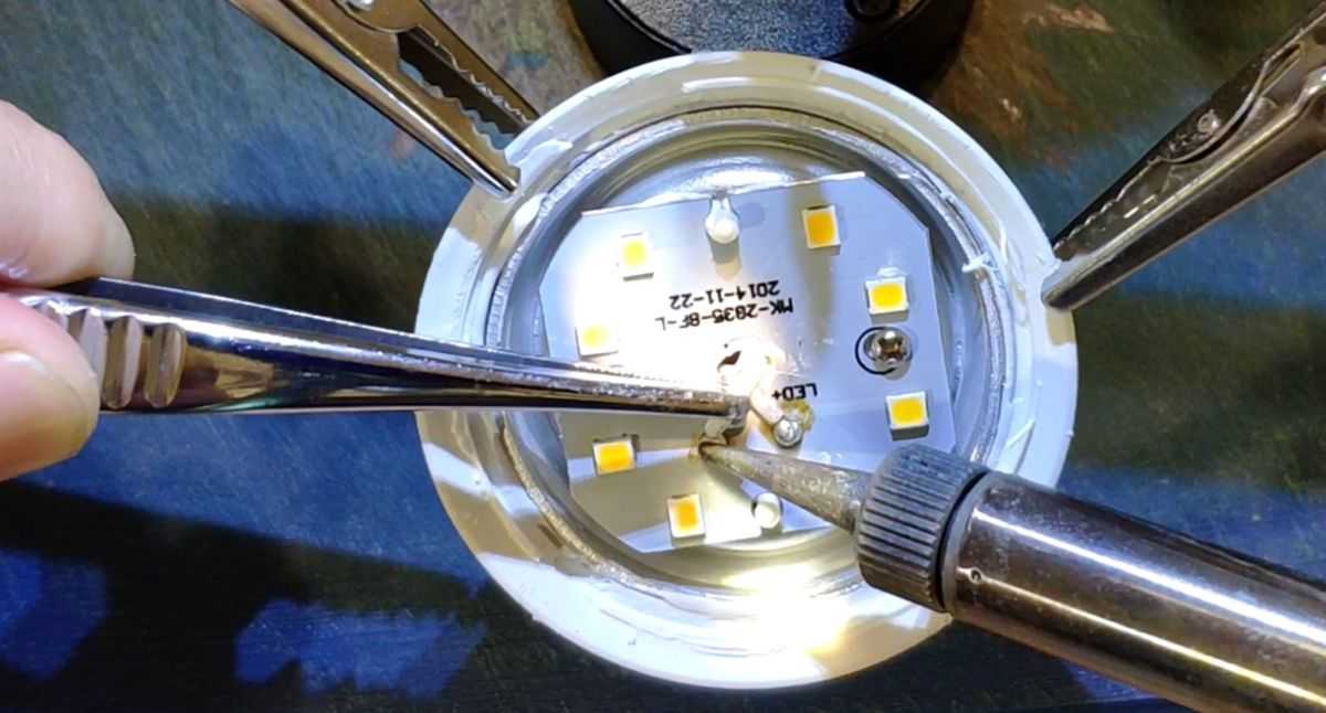Как выпаять светодиод из лампы без фена