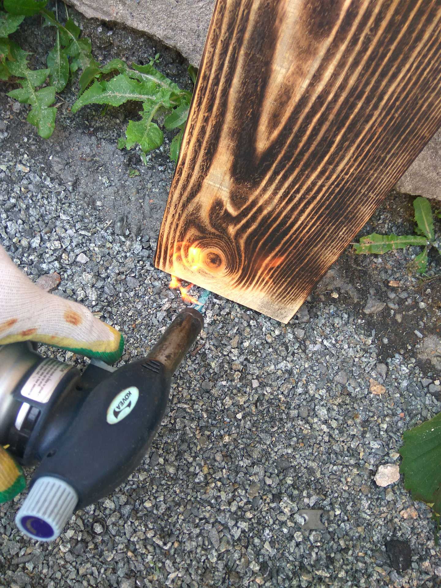 Обожжённое дерево для отделки: преимущества и изготовление своими руками
