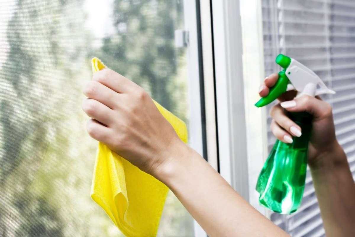 Как правильно мыть окна в квартире без разводов внутри и снаружи