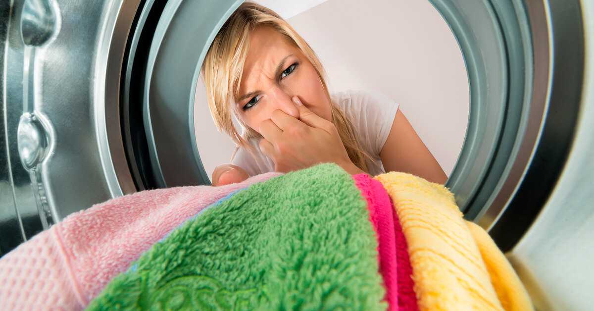 Запах в шкафу с одеждой: как избавиться от плесени и затхлости