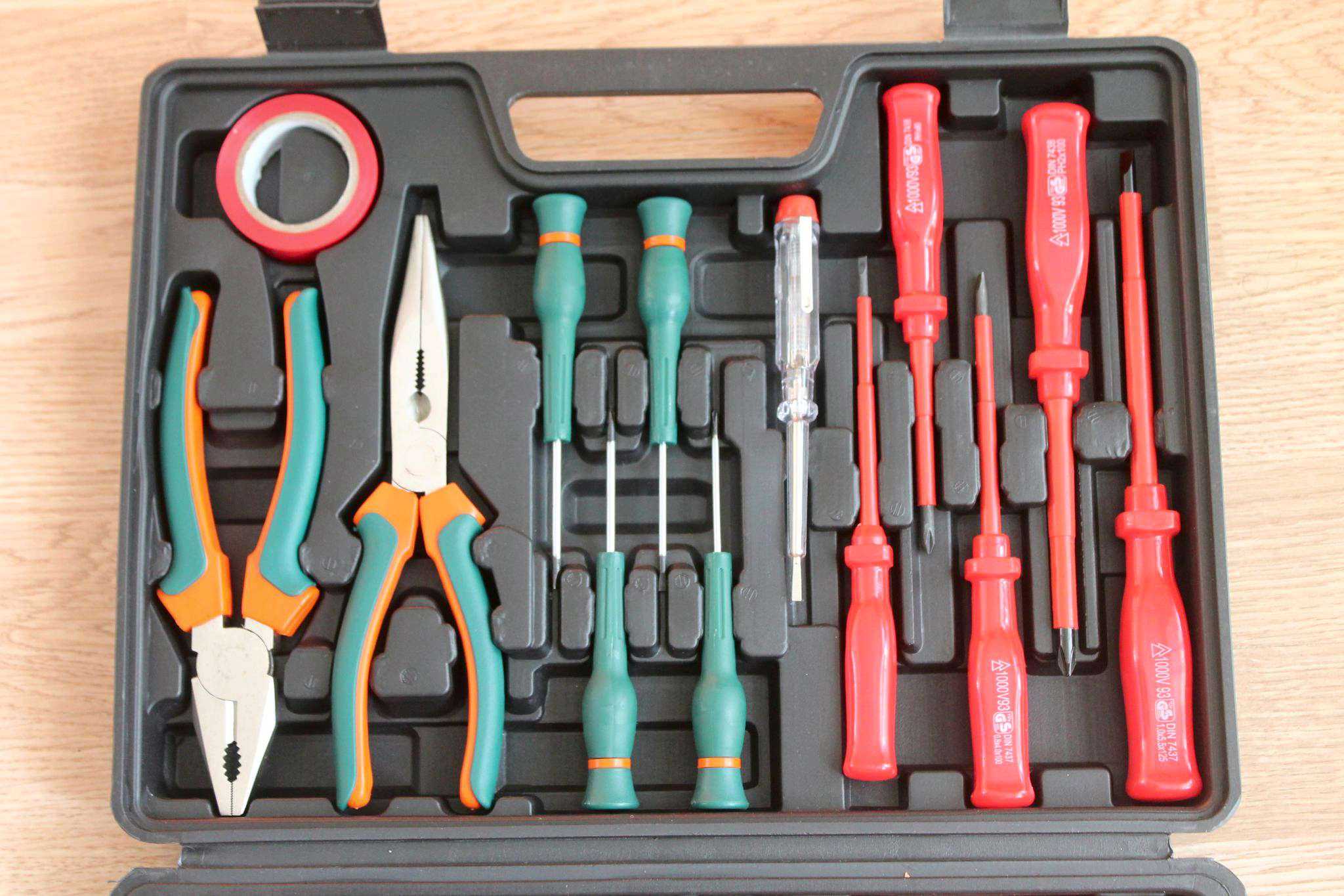 Топ-12 наборов инструментов для авто в чемодане: какой фирмы лучше, советы по выбору