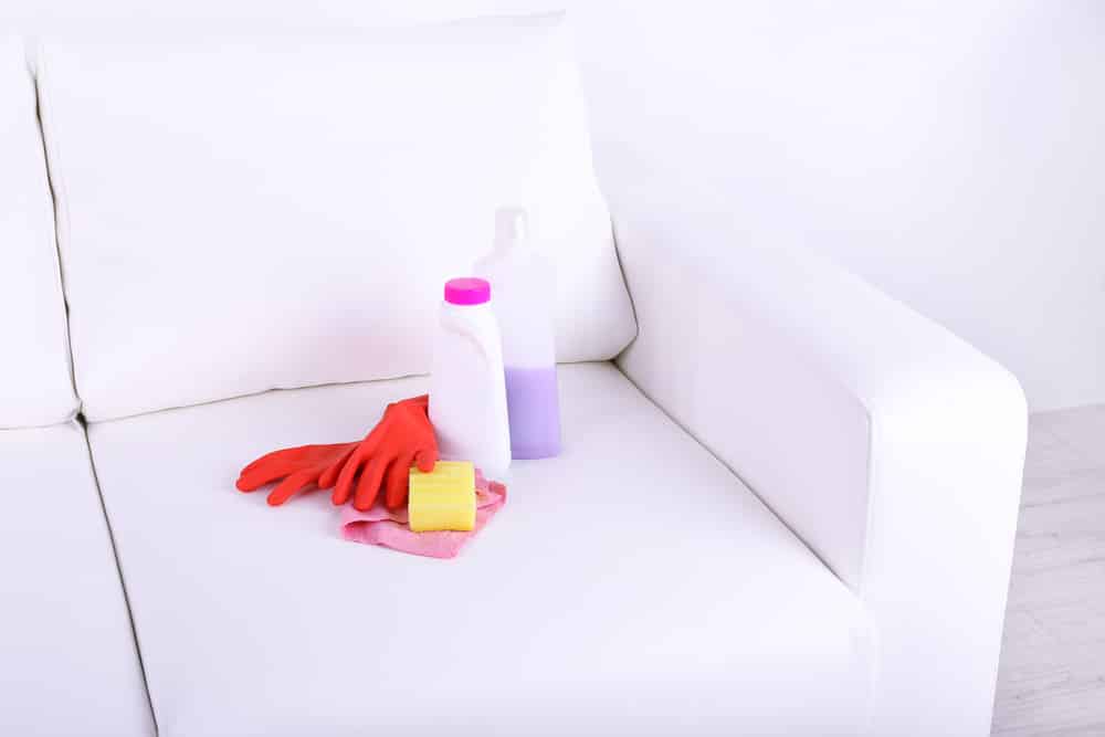 Как почистить мебель в домашних условиях: быстро и эффективно
