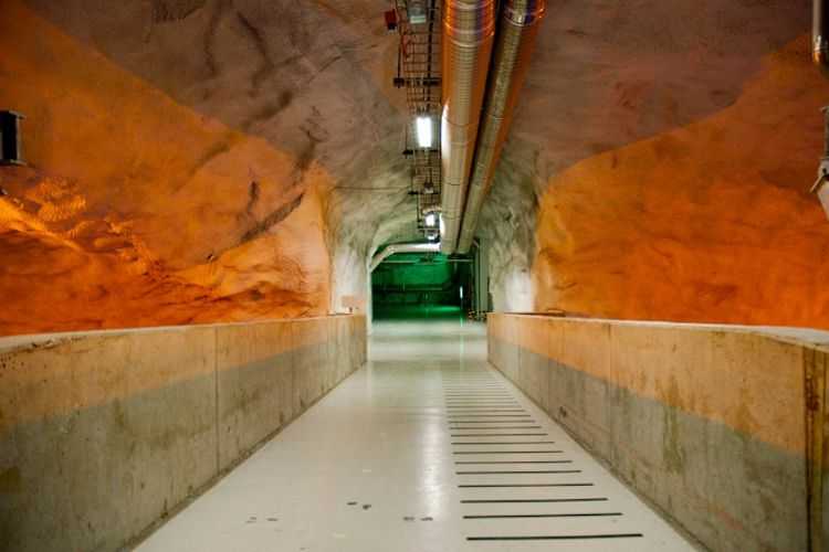 Самые большие в мире подземные бункеры Самые мощные убежища на случай ядерной бомбардировки, рассекреченный бункер Сталина и тайное убежище американского Конгресса