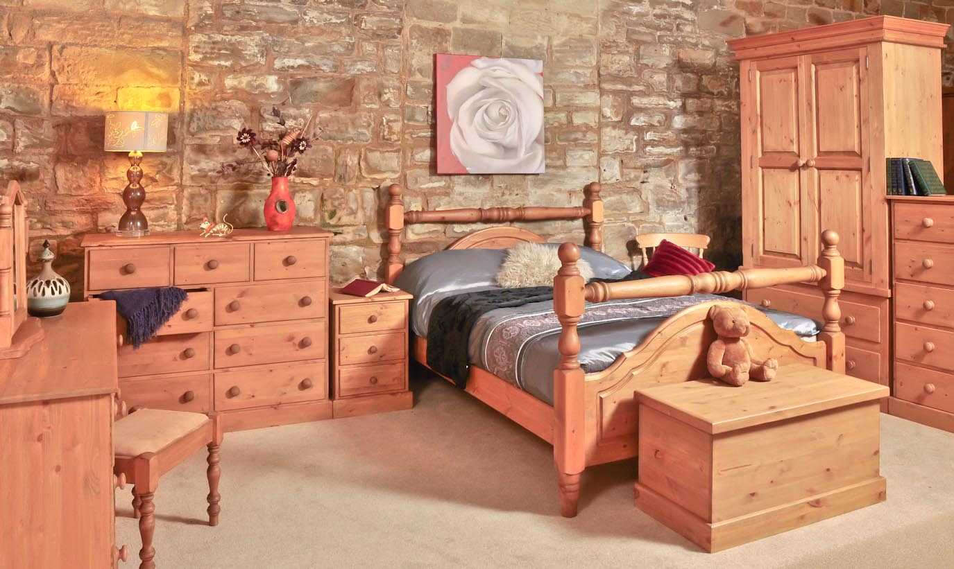 Сосна сайт мебели мебель. Сивер мебель из массива сосны. Комната с деревянной мебелью. Деревянная мебель в интерьере. Детская деревянная мебель.