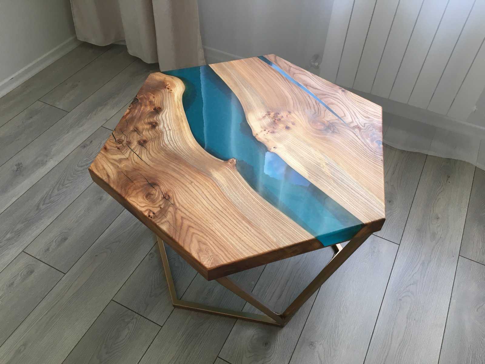 Поэтапное изготовление стола из эпоксидной смолы, возможности декора