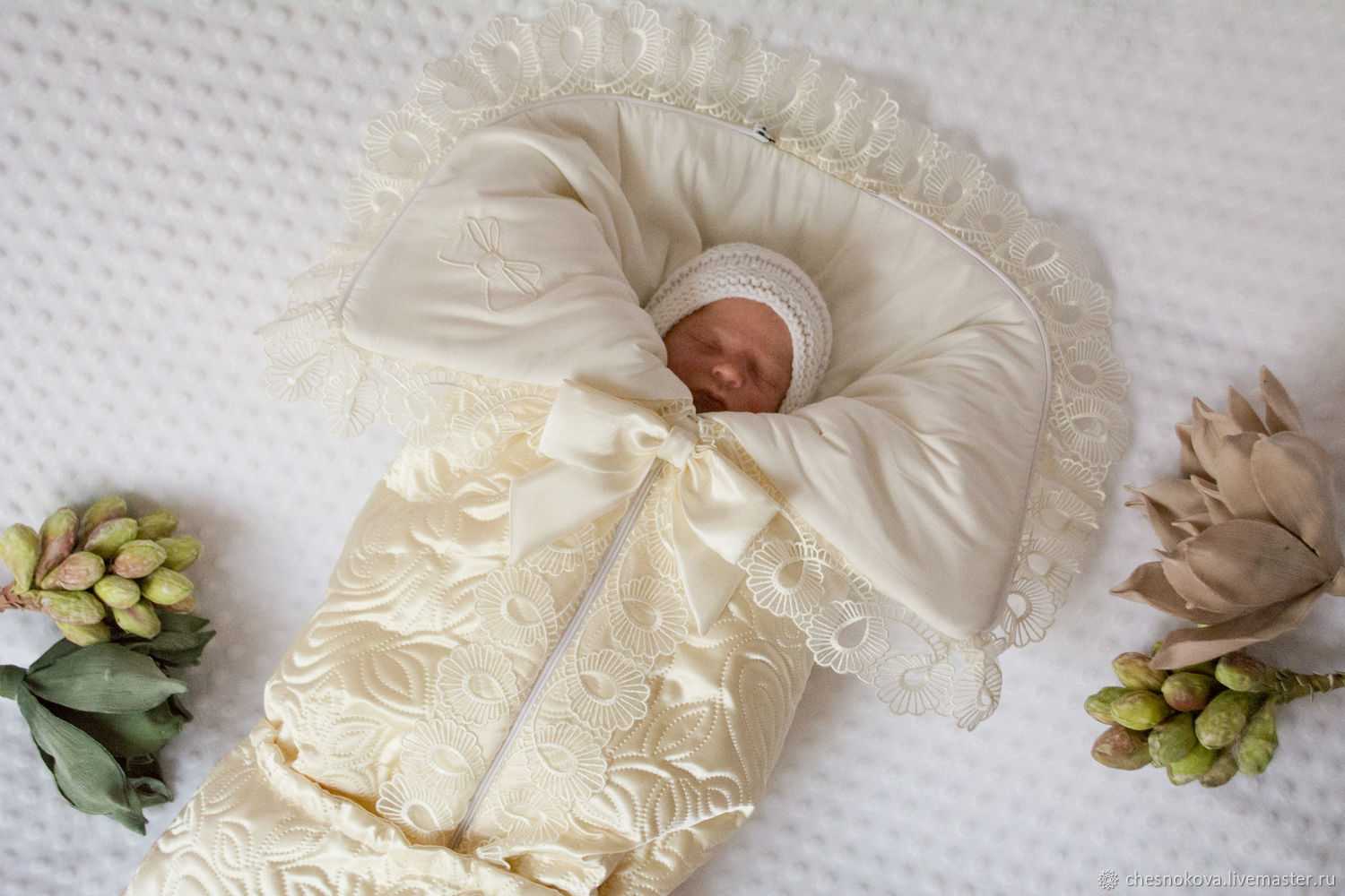 Как выбрать одеяло для новорожденного в кроватку, на выписку