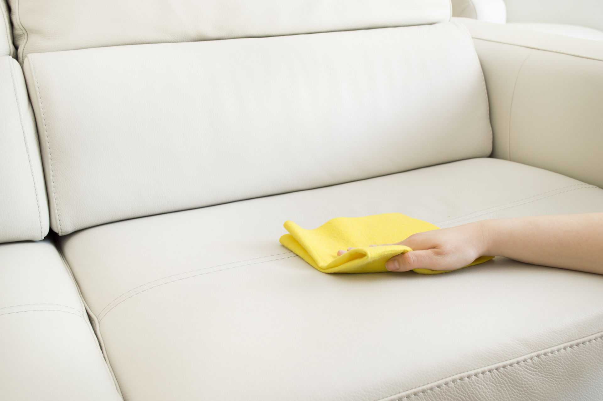 Как почистить диван в домашних условиях от грязи и пятен без разводов, чистка дивана, чем быстро помыть дома
