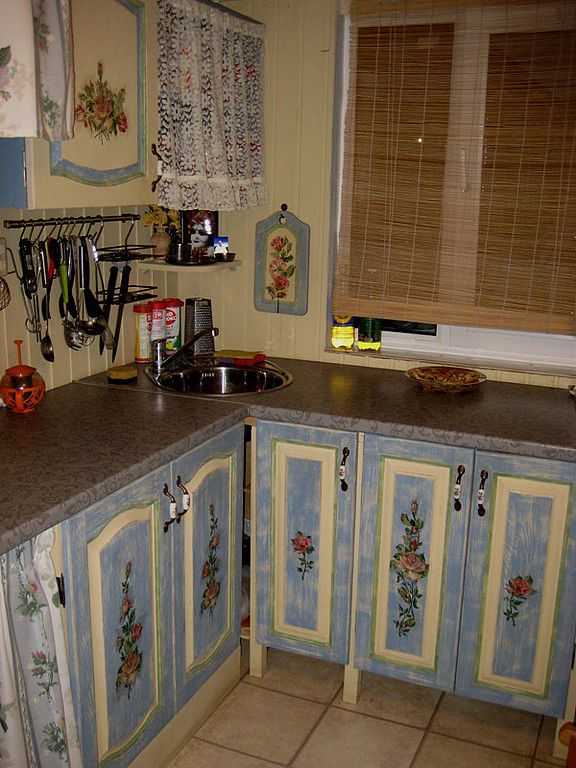 Как обклеить кухонный гарнитур самоклеющей пленкой - инструкция с фото