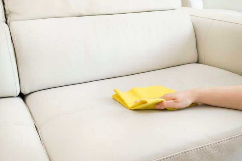Как очистить диван от пятен в домашних условиях?