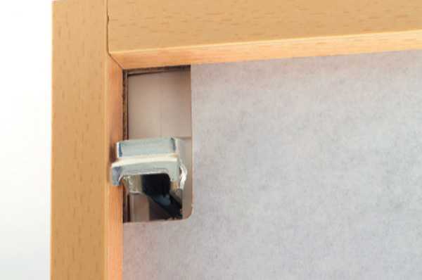 Можно ли вмонтировать скрытое или навесное крепление на стену для полок, и как это лучше всего сделать?