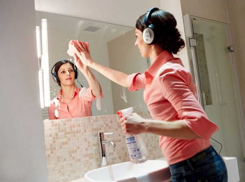 Как и чем правильно помыть зеркало без разводов - эффективные способы очистить зеркало от портале "хозяйке на заметку"