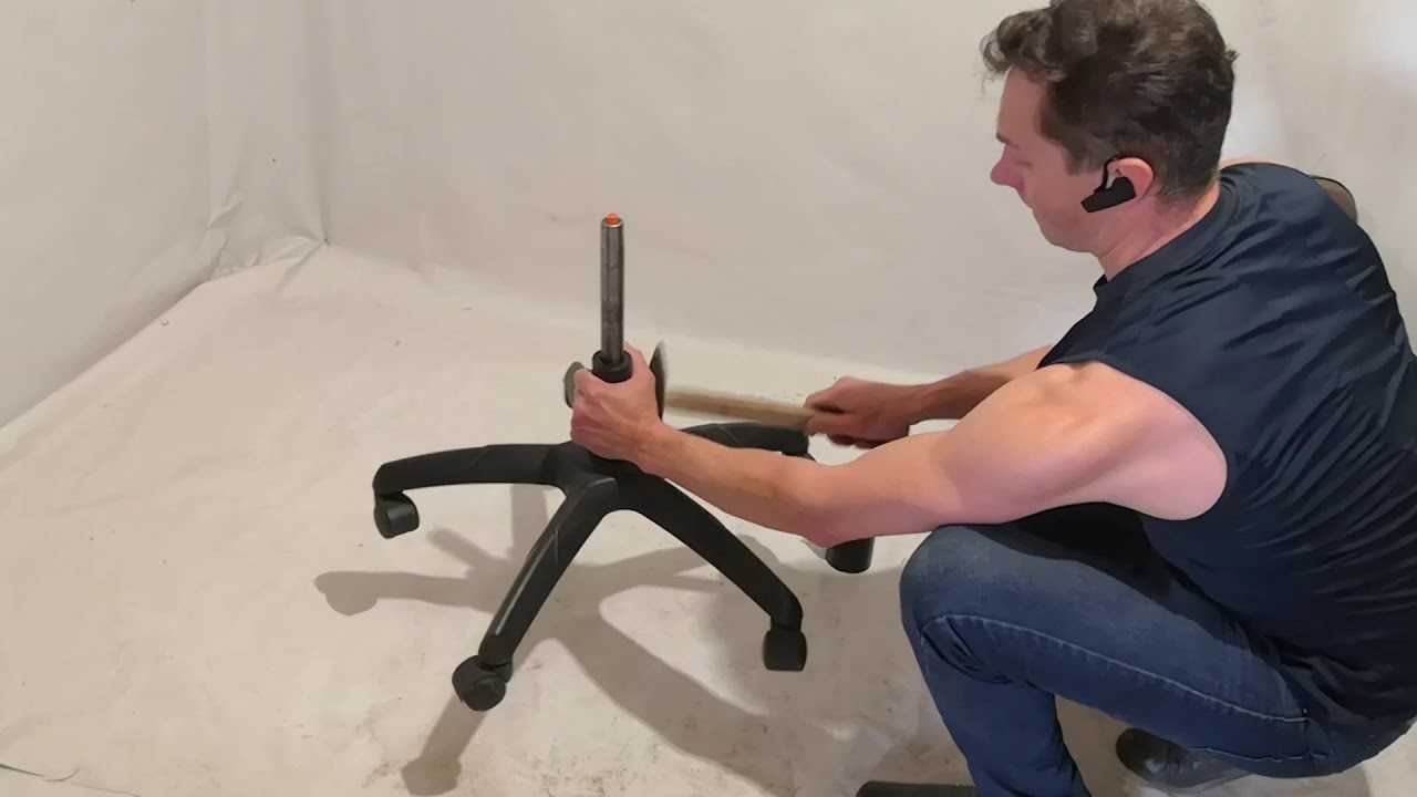 Как снять и заменить пиастру в офисном стуле