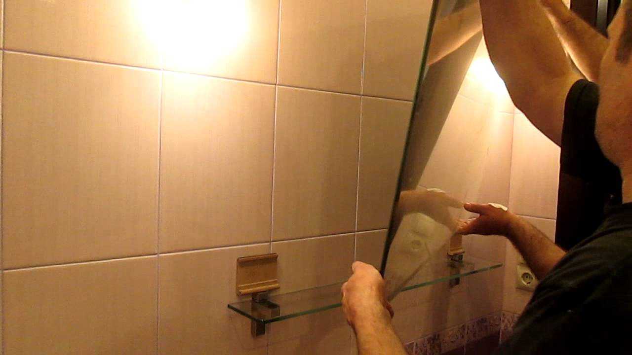 Как повесить зеркало в ванной на плитку?