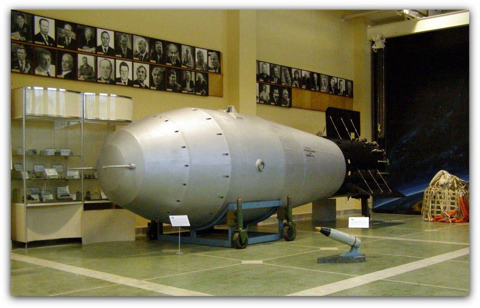 Самая мощная водородная бомба. Ан602 царь-бомба. Термоядерная Авиационная бомба ан602. Термоядерная бомб ан602 (царь-бомба). Царь-бомба (ан602) – 58 мегатонн.