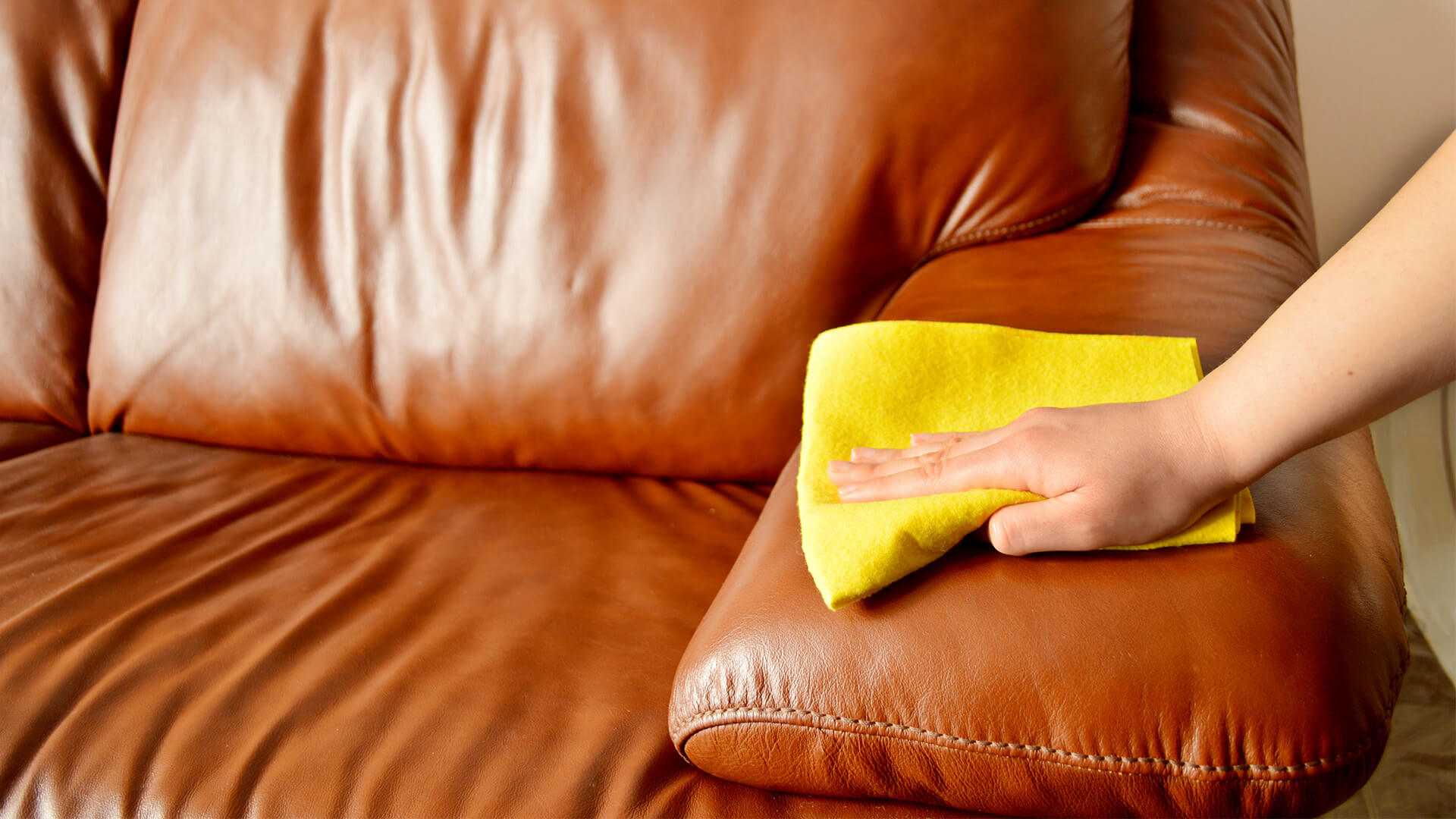Как почистить диван народными средствами