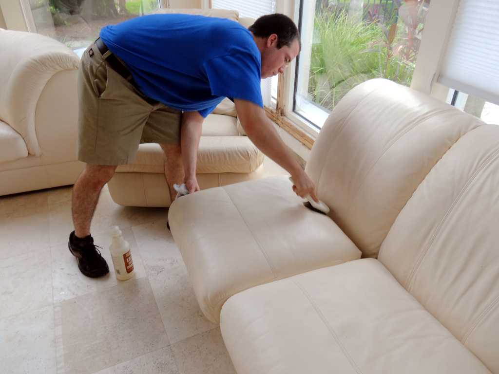Как убрать разводы с обивки дивана от воды, мочи, ваниша, после чистки мягкой мебели, удаления пятен: инструкция