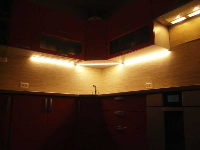 Светодиодная подсветка для кухни под шкафы — выбор и подключение