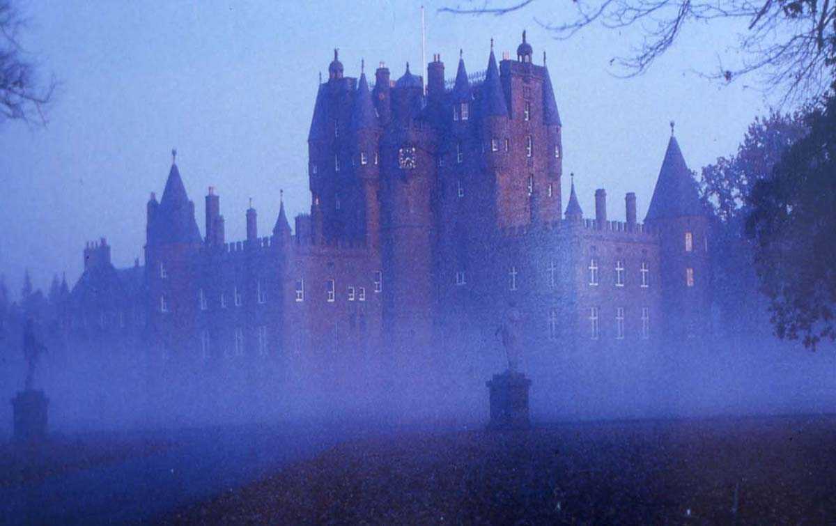 Самые таинственные замки европы, где есть привидения